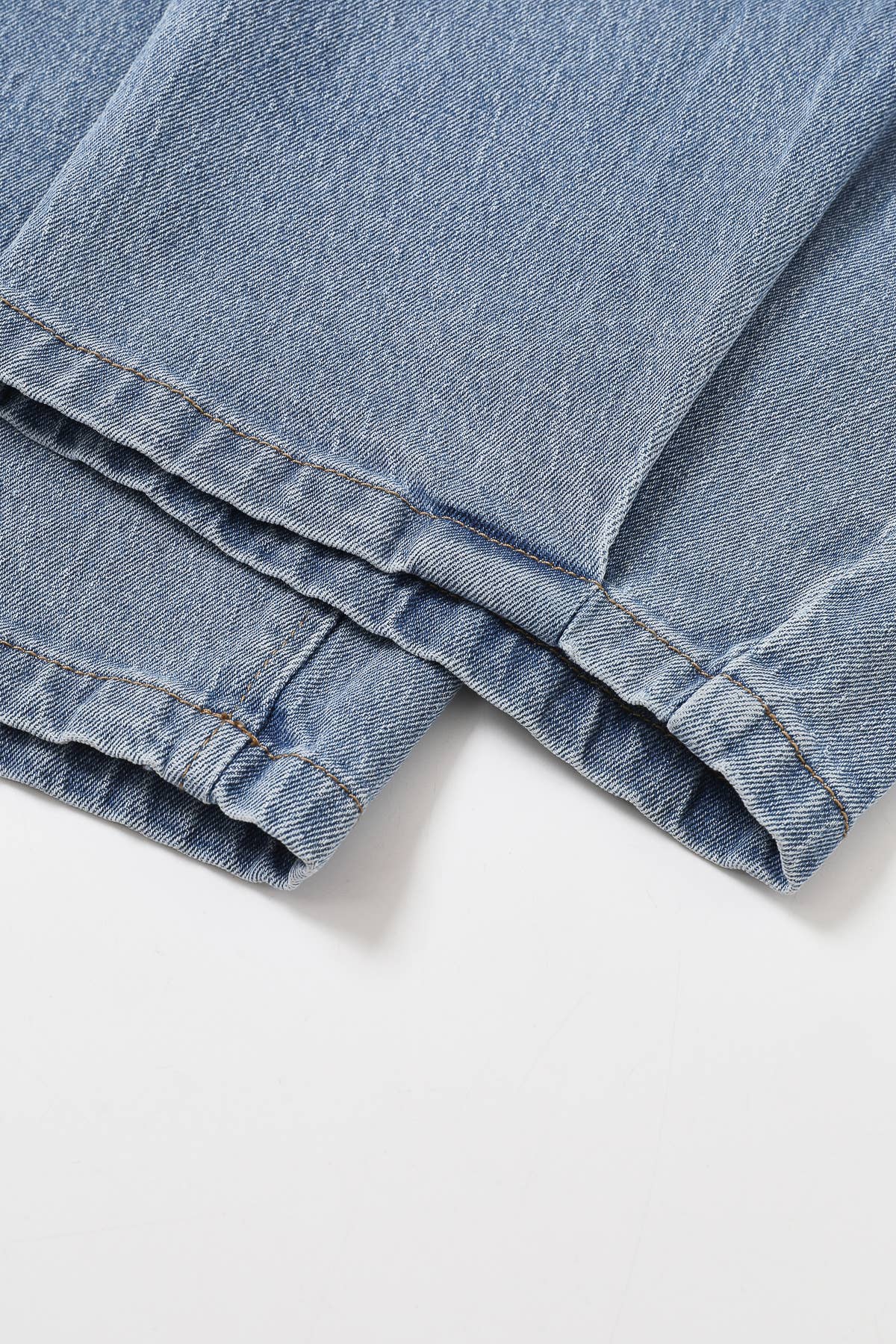 Pleated Loose Fit Jeans with Belt: Med Blue