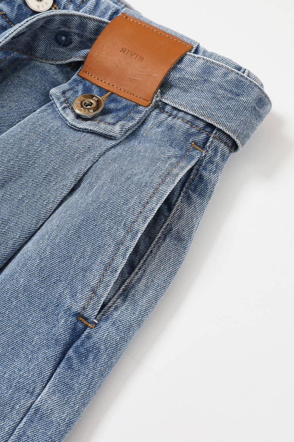 Pleated Loose Fit Jeans with Belt: Med Blue